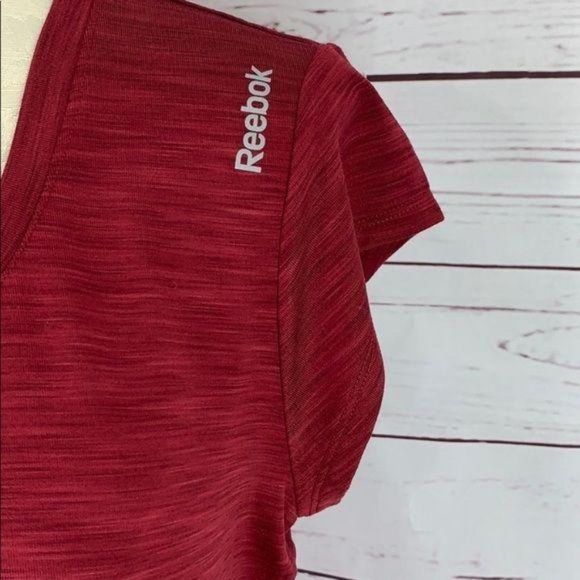 Reebok Woman's Burgundy Rounded Hem Athletic Short Sleeve Shirt Size Medium - Picture 5 of 8